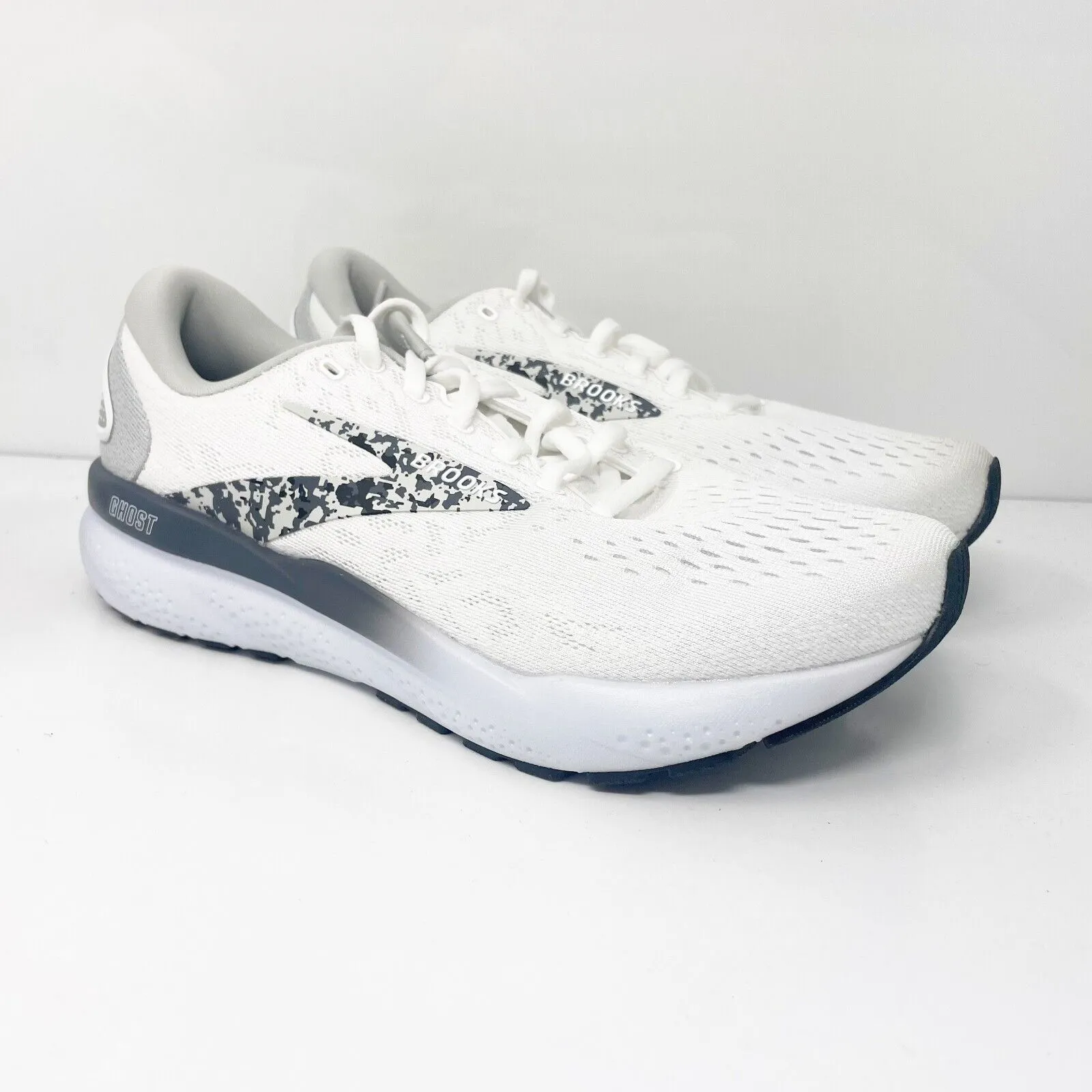 Brooks Womens Ghost 16 1204071B147 White Running Shoes Sneakers Size 9 B