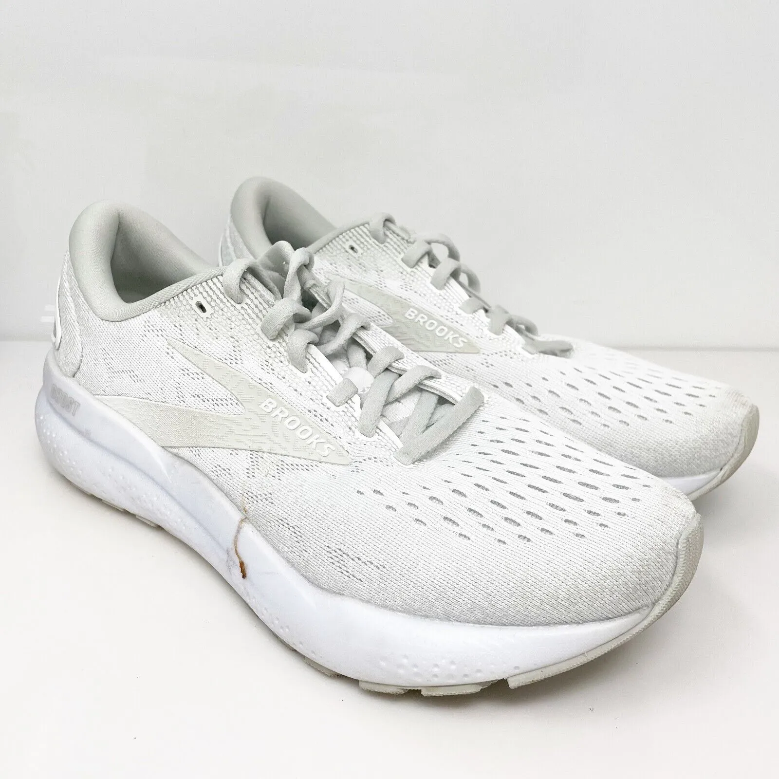 Brooks Womens Ghost 16 1204071B151 White Running Shoes Sneakers Size 8.5 B