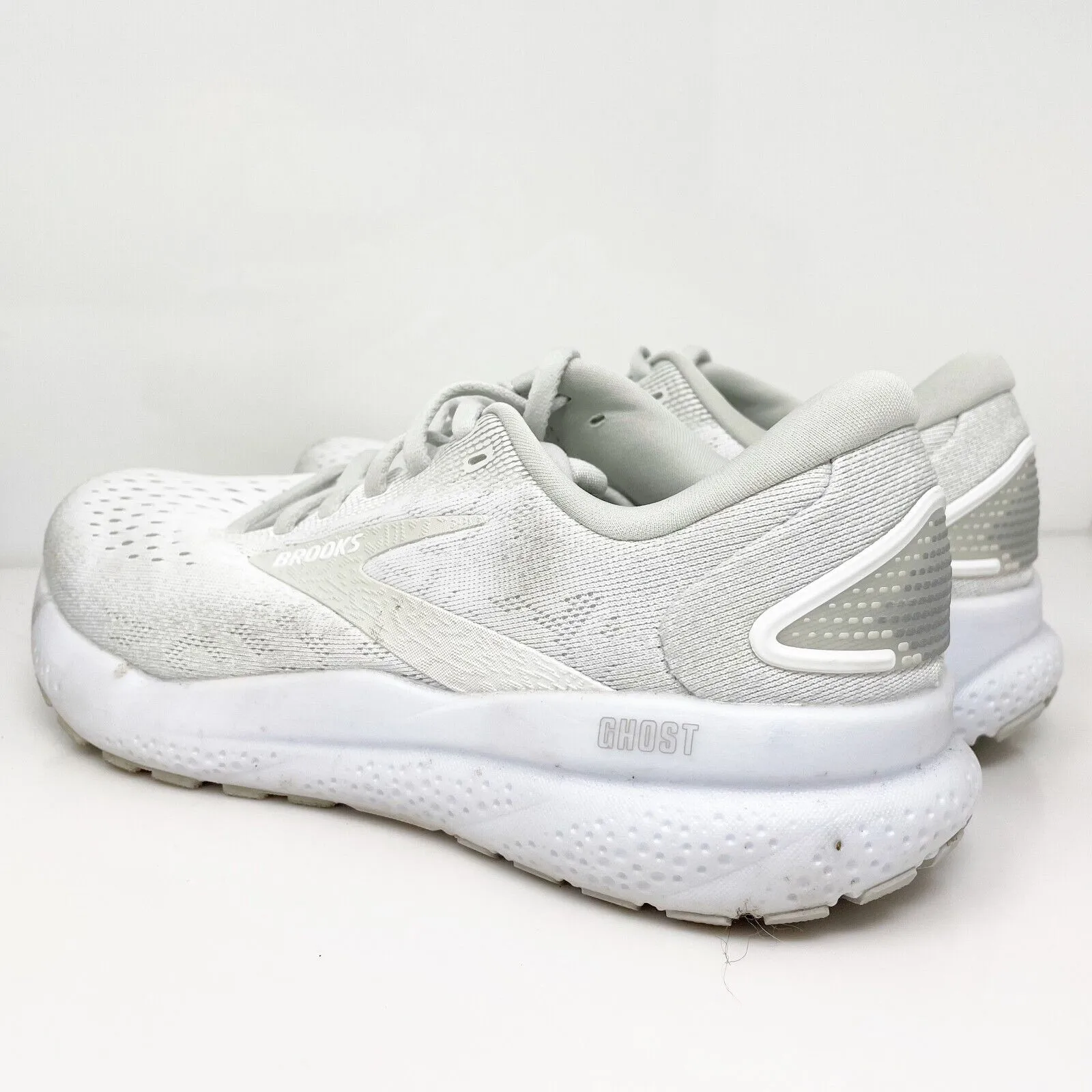 Brooks Womens Ghost 16 1204071B151 White Running Shoes Sneakers Size 8.5 B