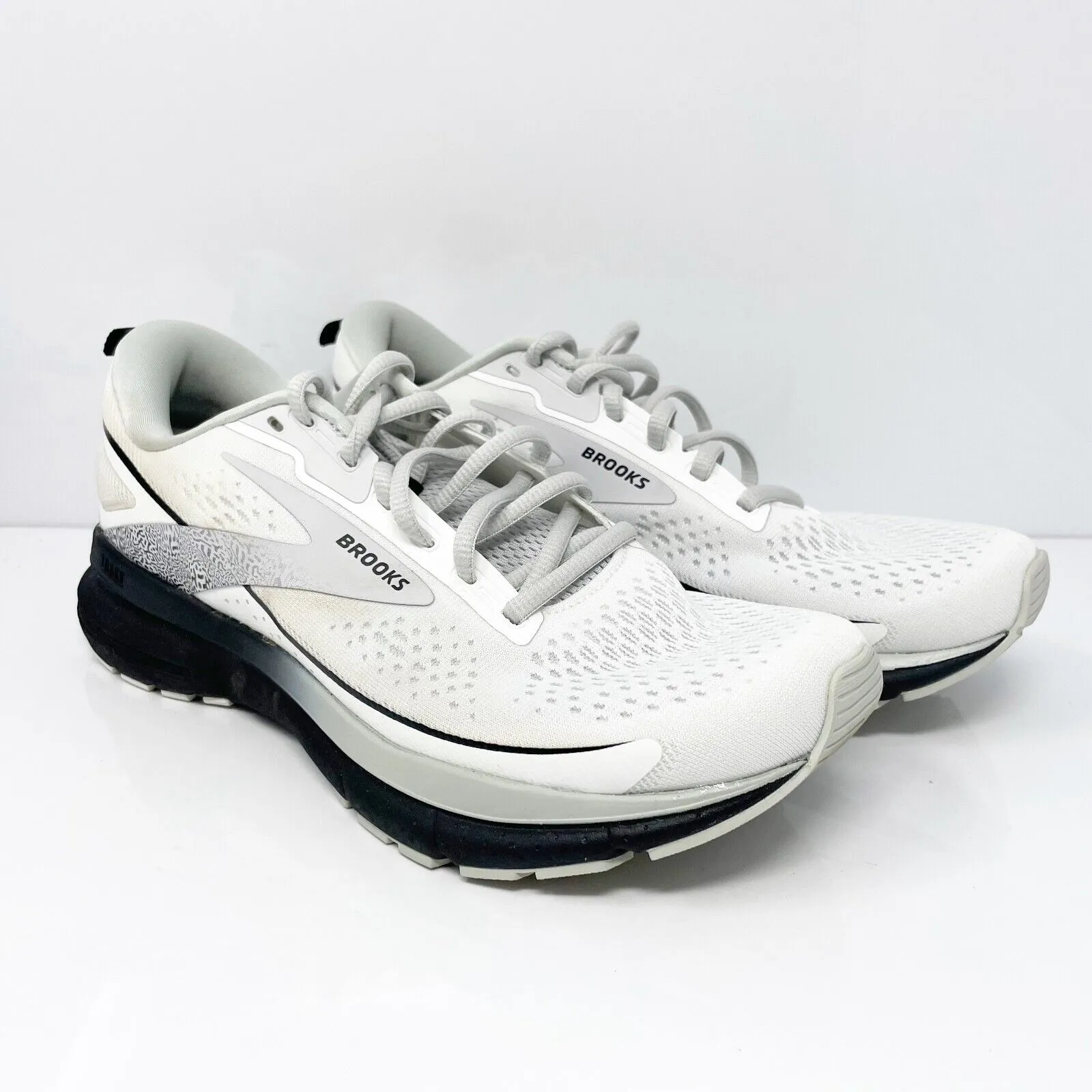 Brooks Womens Trace 3 1204011B191 White Running Shoes Sneakers Size 8.5 B