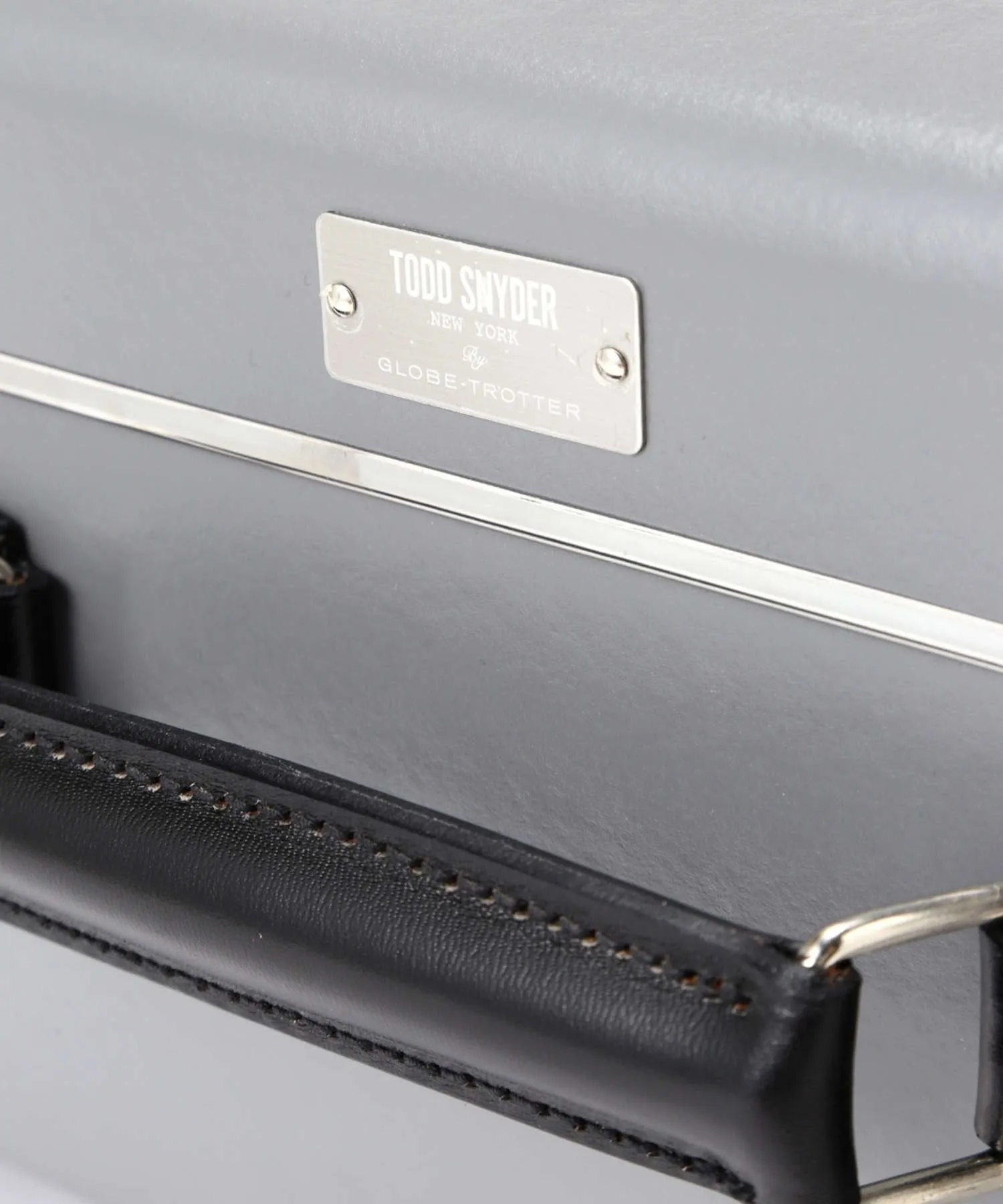 Globe-Trotter X Todd Snyder 18 Suitcase in Grey