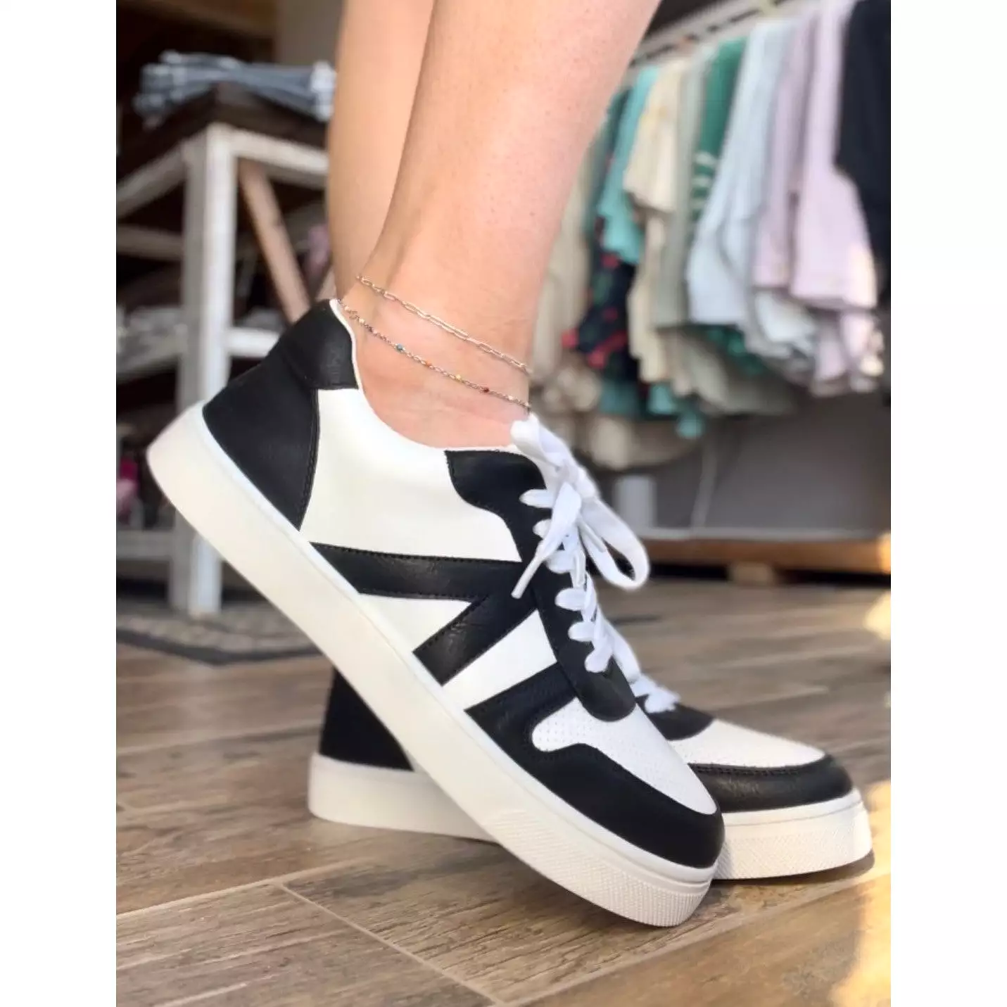 Koast Black and White Sneakers (6-10)