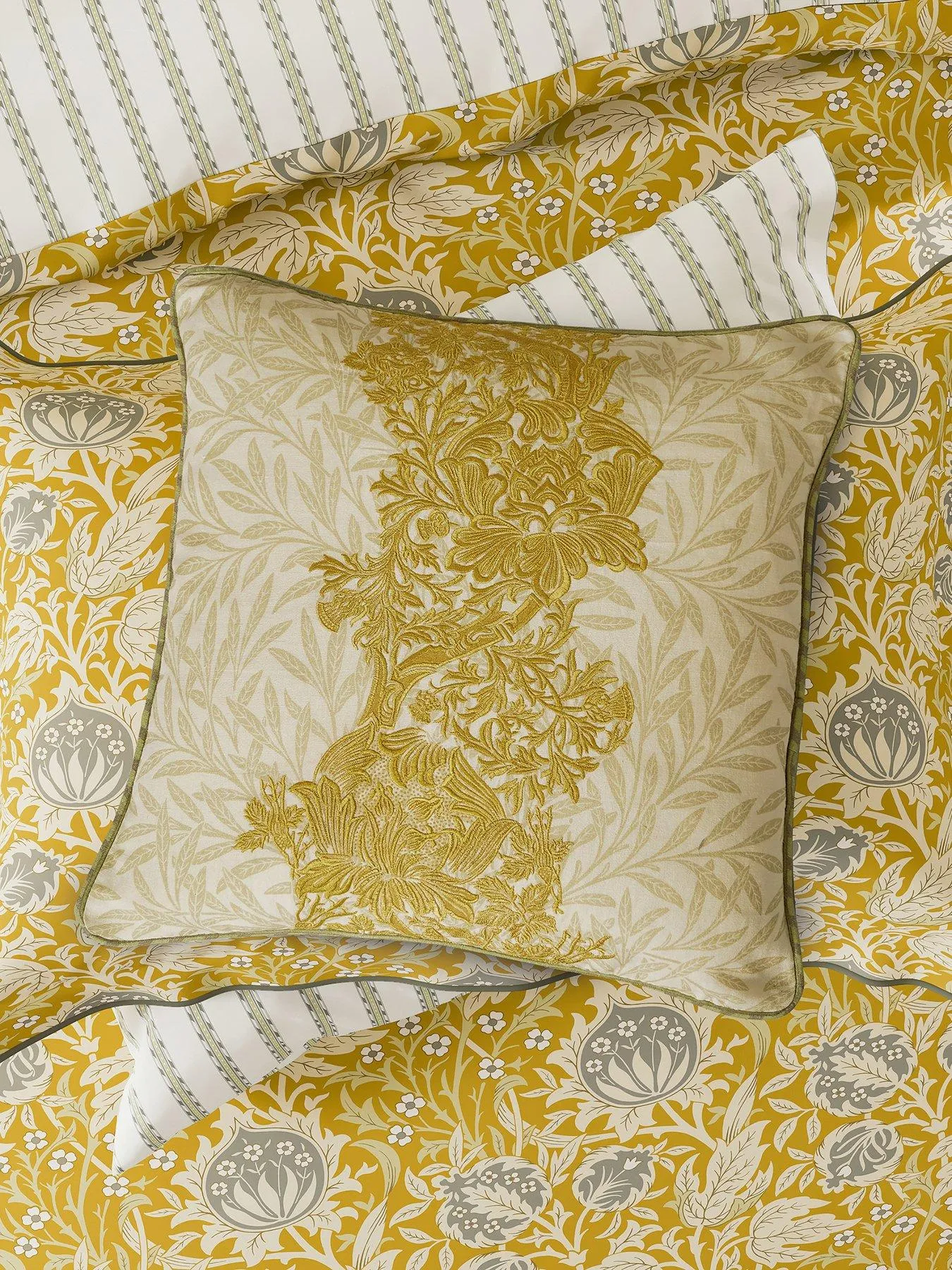 Morris & Co Elmcote Cushion 45X45Cm Sunflower