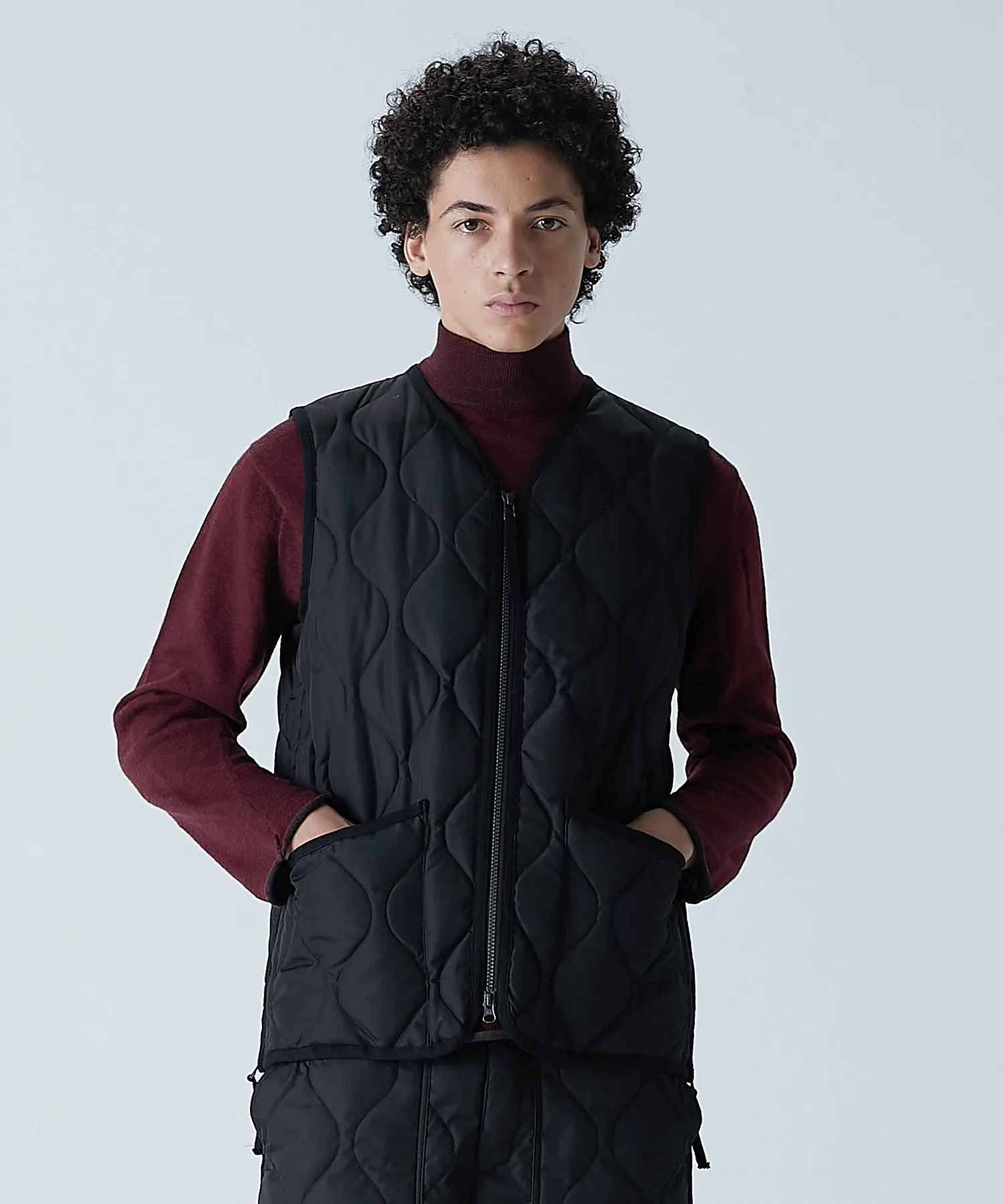 Taion - Military Zip V-Neck Down Vest - Black